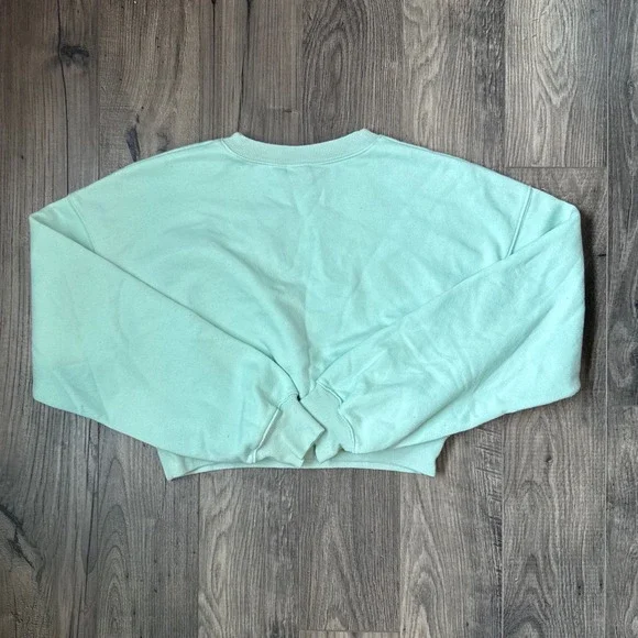 Wild Fable Mint Green Cropped Crewneck Sweatshirt‎ Women Size Medium - Picture 2 of 3